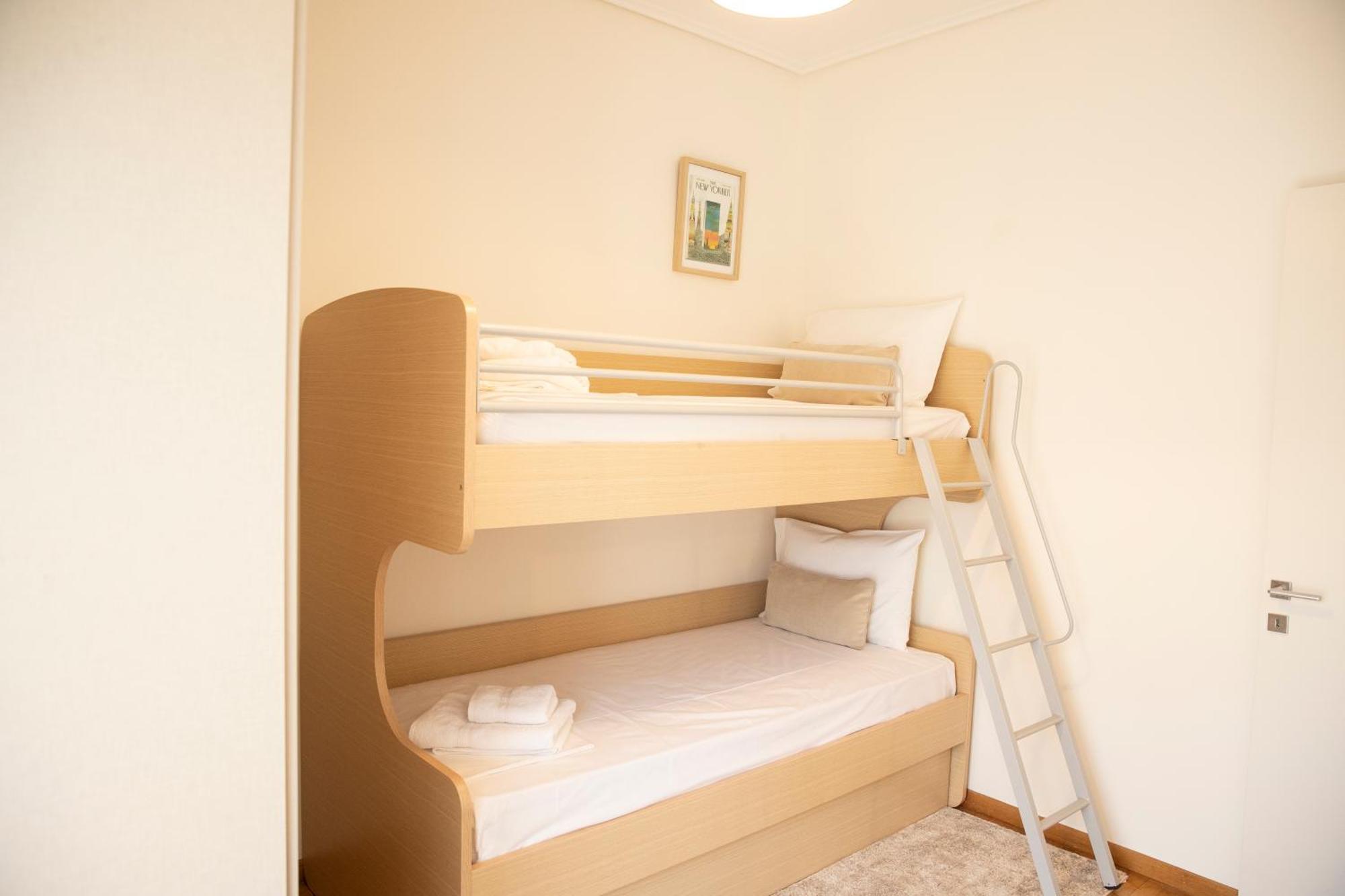Spacious Glyfada Golf 4Br -Near Beach + Shops Athen Exterior foto